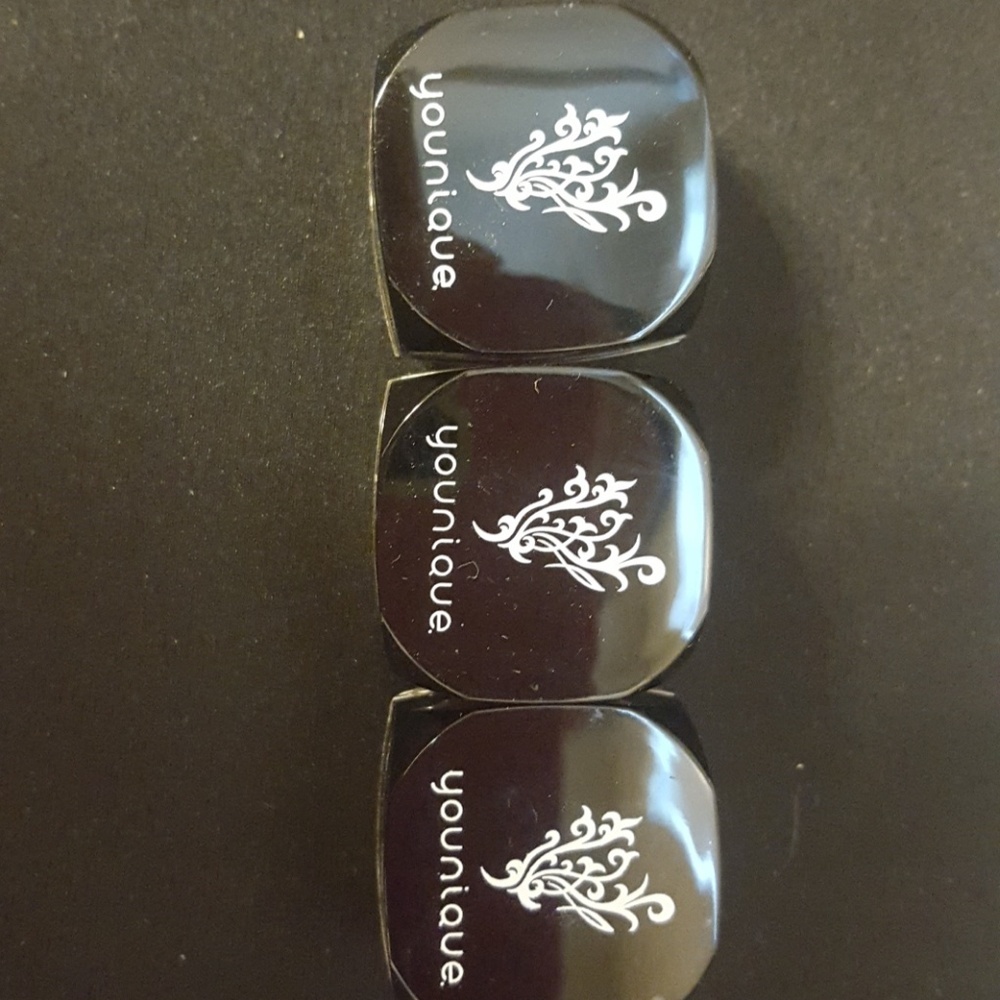 Younique Pigment "SEXY" eyeshadow